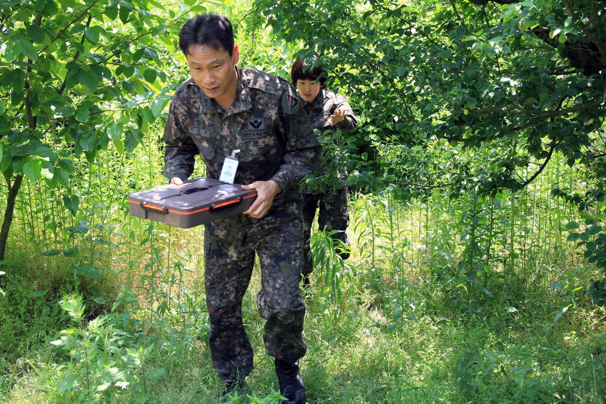 군인들이 18년 동안 도시락을 들고 산을 오른 이유