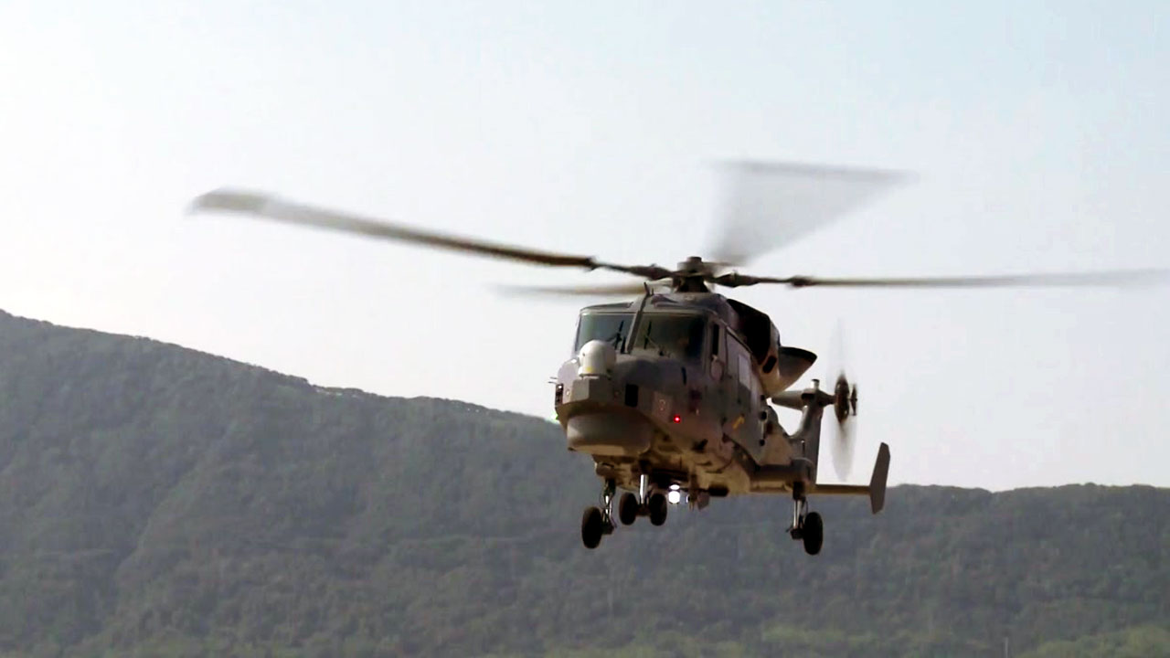 최신예 해상작전헬기 '와일드캣' 해군 인도...대잠 능력 강화