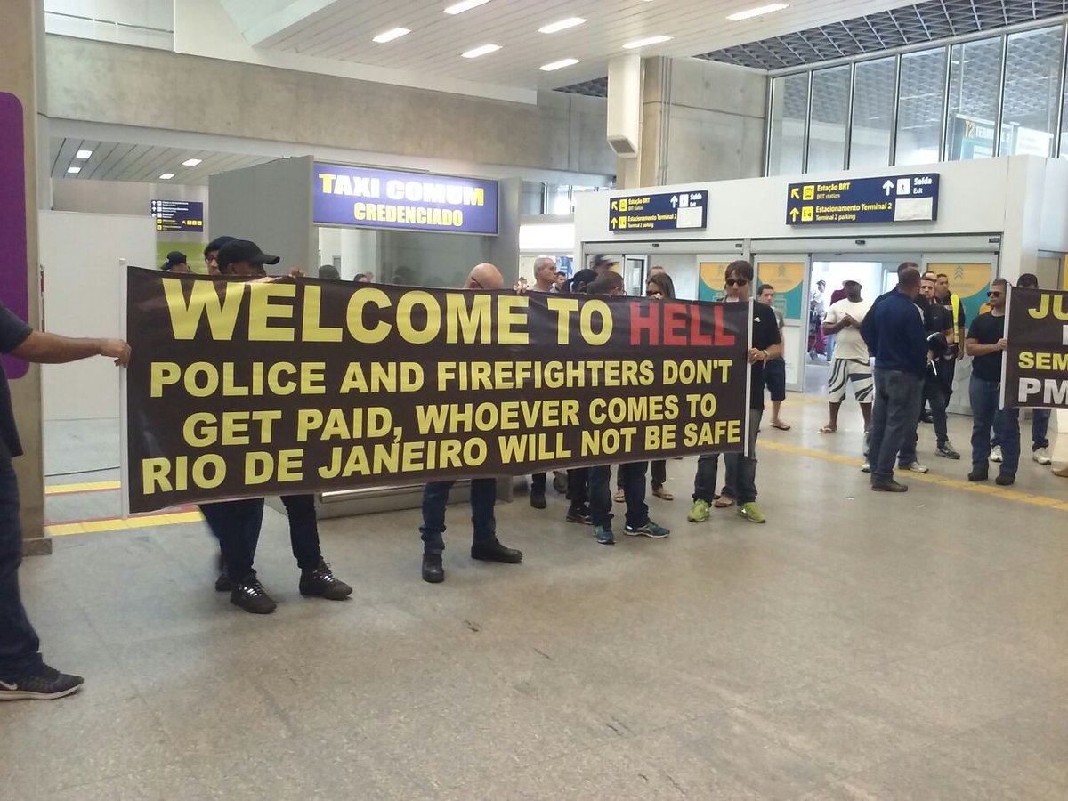 '지옥에 오신 걸 환영합니다' 브라질 소방관, 경찰 공항 시위