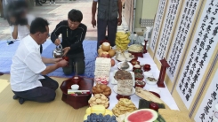 전 재산 기부한 할머니...주민들은 32년째 제사로 보답