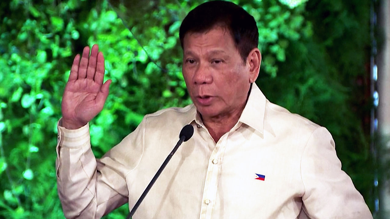 두테르테 필리핀 대통령 취임..."범죄와 가차없는 전쟁" 선언