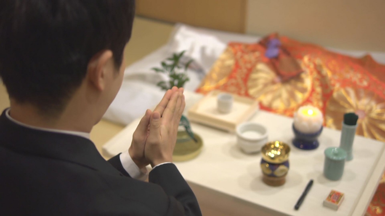 상차림도 꽃장식도 없는 일본의 '작은 장례식' 
