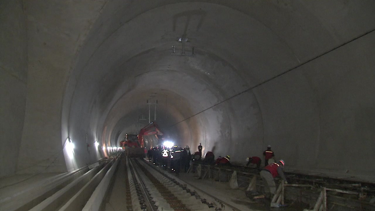 '국내 최장 철도 터널'에 비상통로가 없다