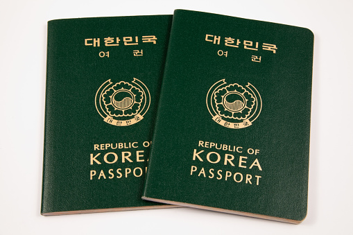 외교부, 여권에 담긴 성차별 표현 삭제 