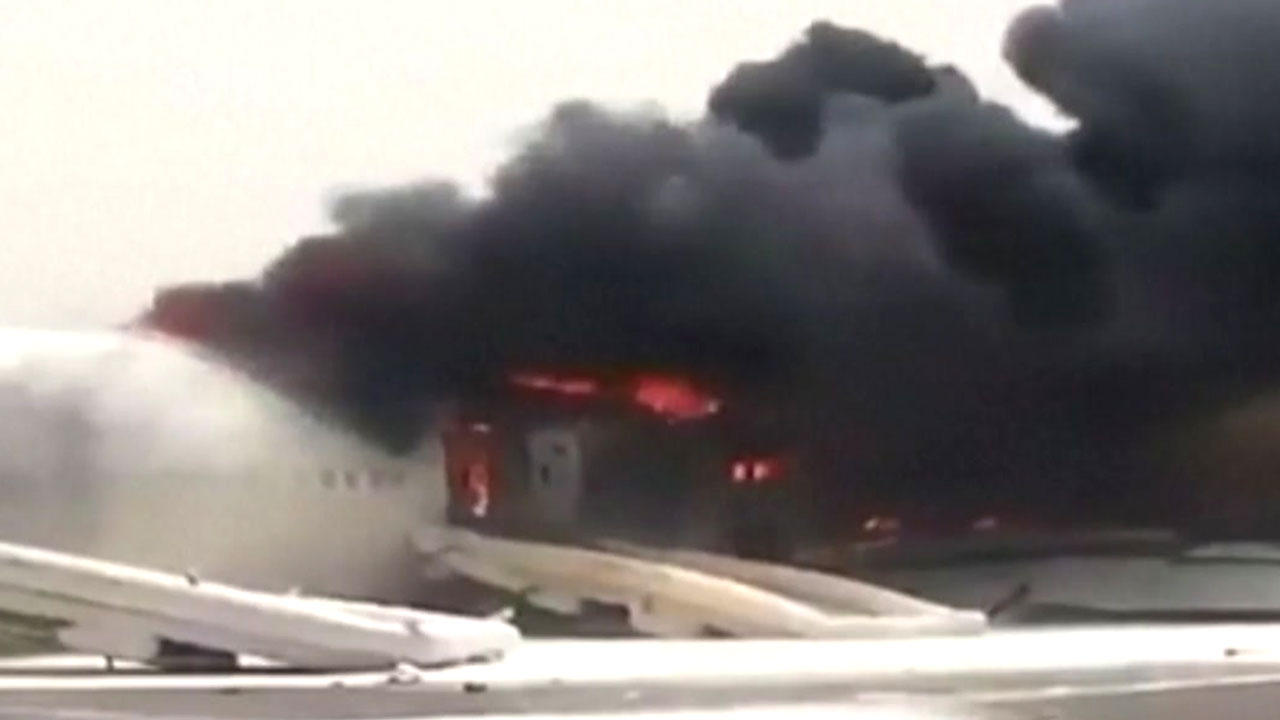 300명 탑승 여객기, 두바이공항에 비상 착륙 뒤 폭발