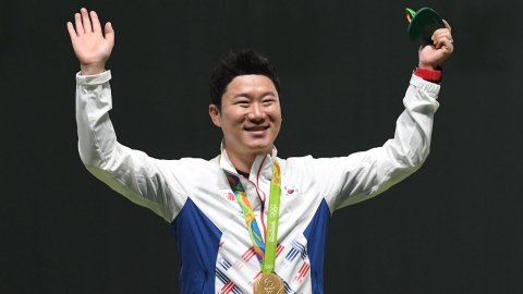 진종오, '대역전극' 금메달...사격 사상 첫 3회 연속 금