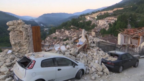 이탈리아 지진 사망자 급증..."휴양객 수천 명 생사불명"