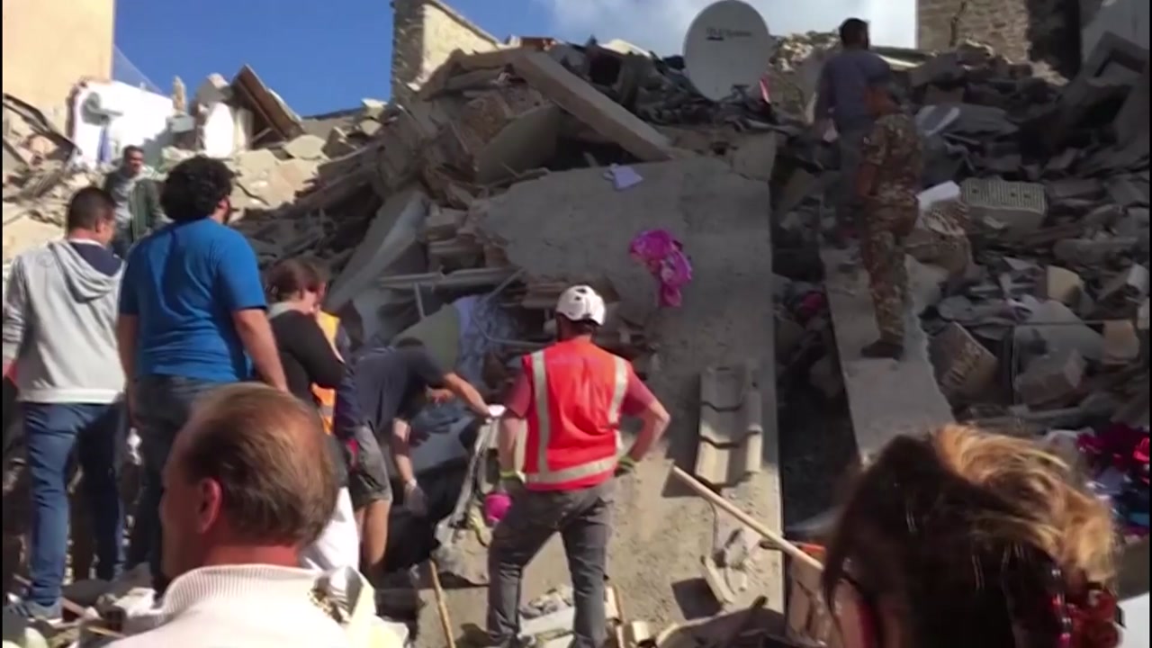 이탈리아 지진 사망자 250명...상당수 어린이