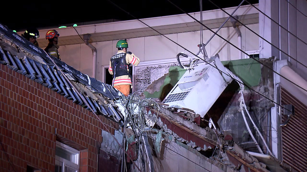 경남 진주 44년 된 건물 붕괴...2명 사망·1명 극적 생존