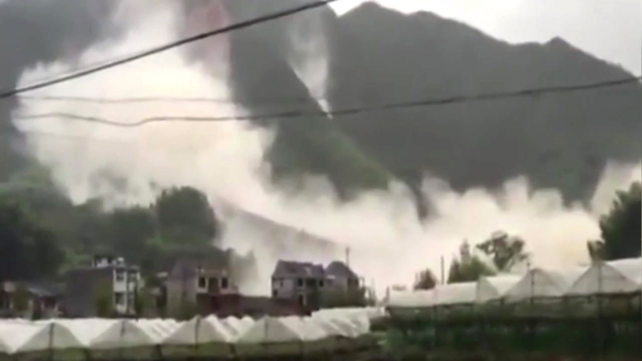 태풍 메기 중국 강타...산사태로 20여 명 실종