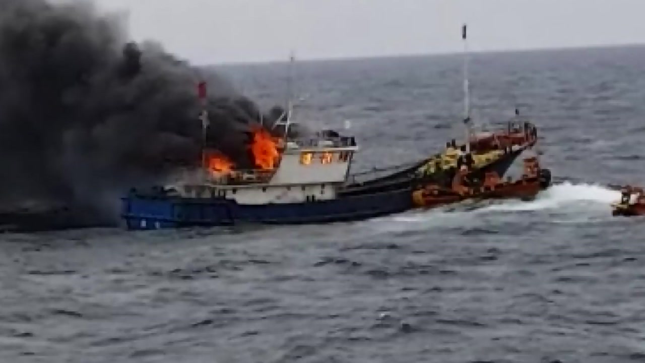 중국 어선 '무허가 선박' 확인...책임 논란