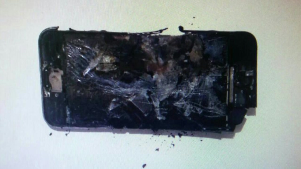 여객기에서 아이폰5S 발화..."외부 충격 탓"