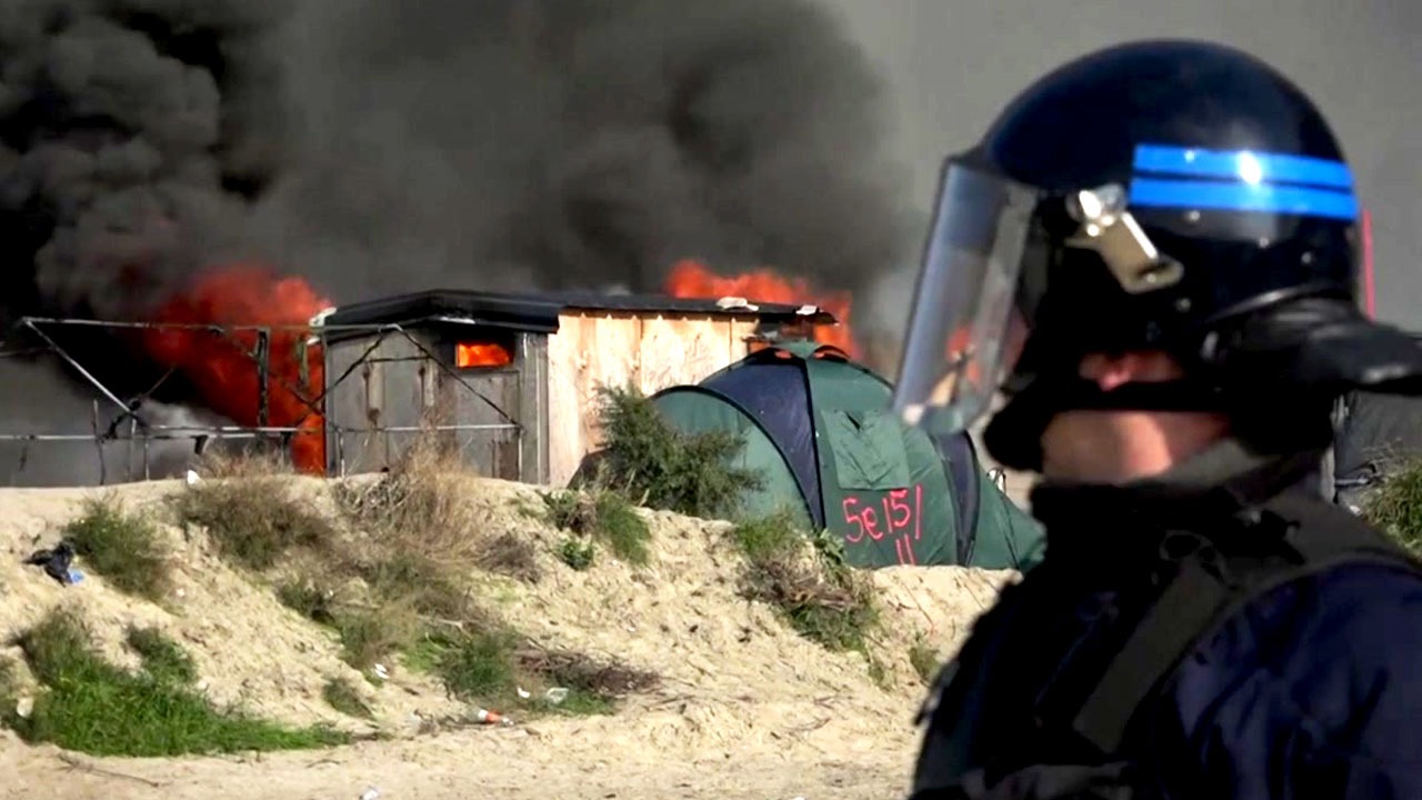 프랑스 칼레 난민촌 철거 본격화...환영 못받는 난민들
