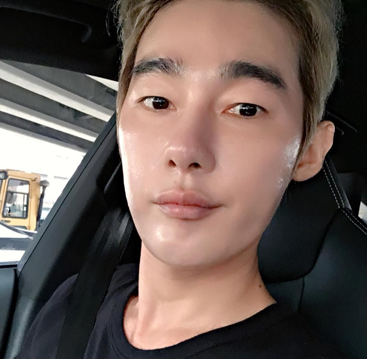 허지웅이 촛불 시위 날 '최순실 사태'에 전한 일침