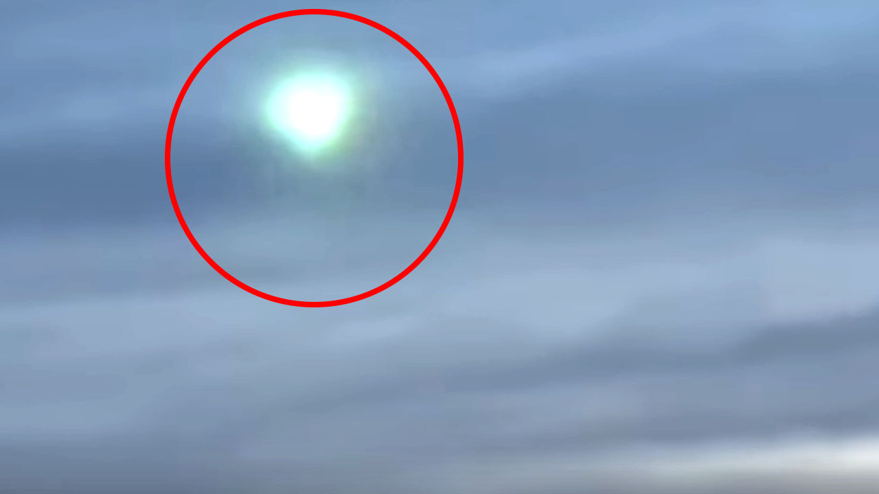 혹시 UFO? 일본 하늘에 나타난 의문의 녹색 불덩어리