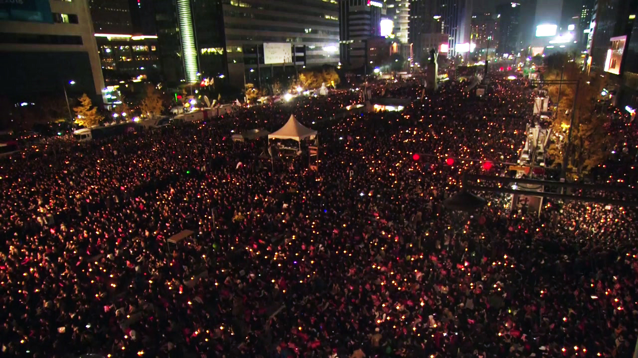 [촛불집회 현장영상] 주최 측 "100만 명 넘는 시민들, 광화문 광장에 모였다"