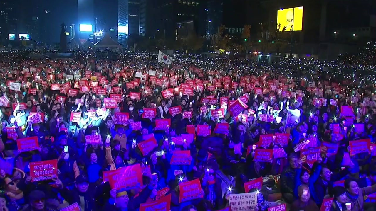 100만 촛불집회 접한 청와대 '의외의 반응'