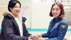 '수능도우미' 경찰관에 은혜 갚은 수험생들