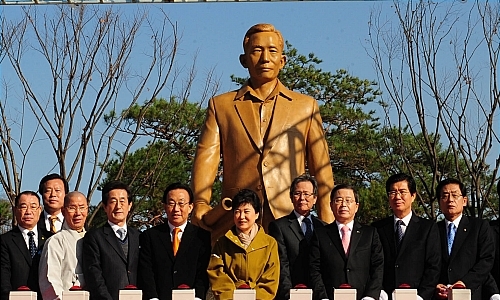 박정희 동상에 '독재자' 낙서한 범인이 한 말