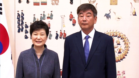  박근혜 대통령, 최재경 민정수석 사표 수리