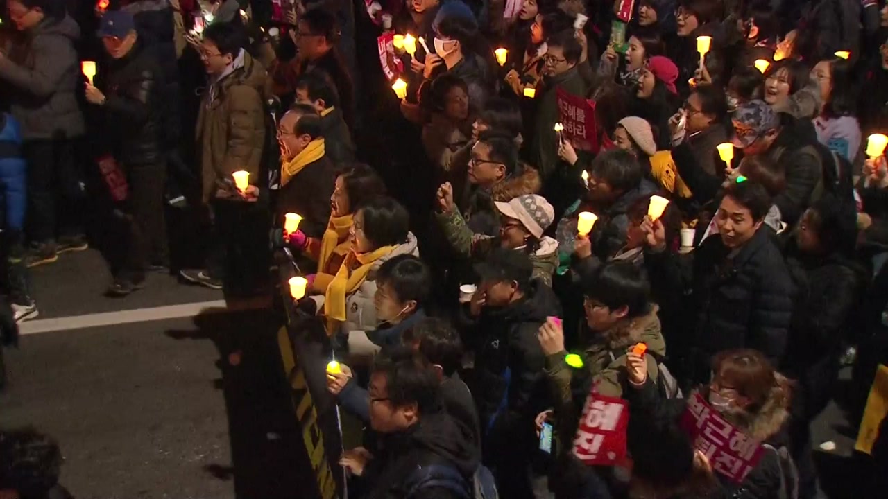 이 시각 광화문 촛불집회 개최...청와대 행진 예정