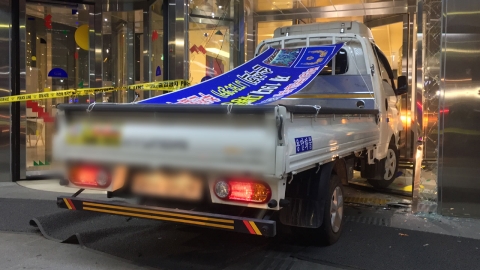  JTBC 사옥에 해병대 복장 남성 트럭 몰고 돌진