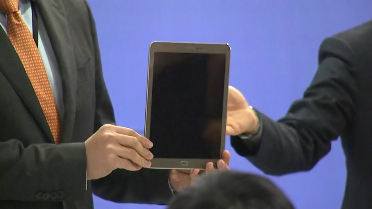 태블릿 PC 공개...삼성과 거래 흔적 그대로