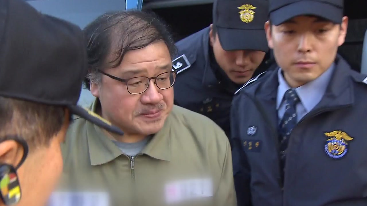 안종범, '박근혜 대통령 전방위 개입' 인정