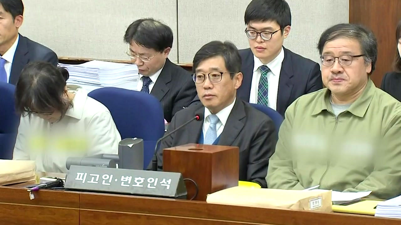"최순실이 재단 리더"...안종범 업무 수첩 증거 채택