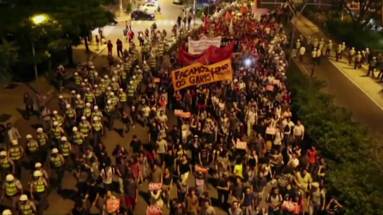 브라질 경찰 파업 틈타 폭력사태...70여 명 사망
