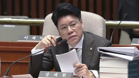 '미성년 아들 비행 논란' 바른정당 장제원 대변인 사퇴...SNS 중단