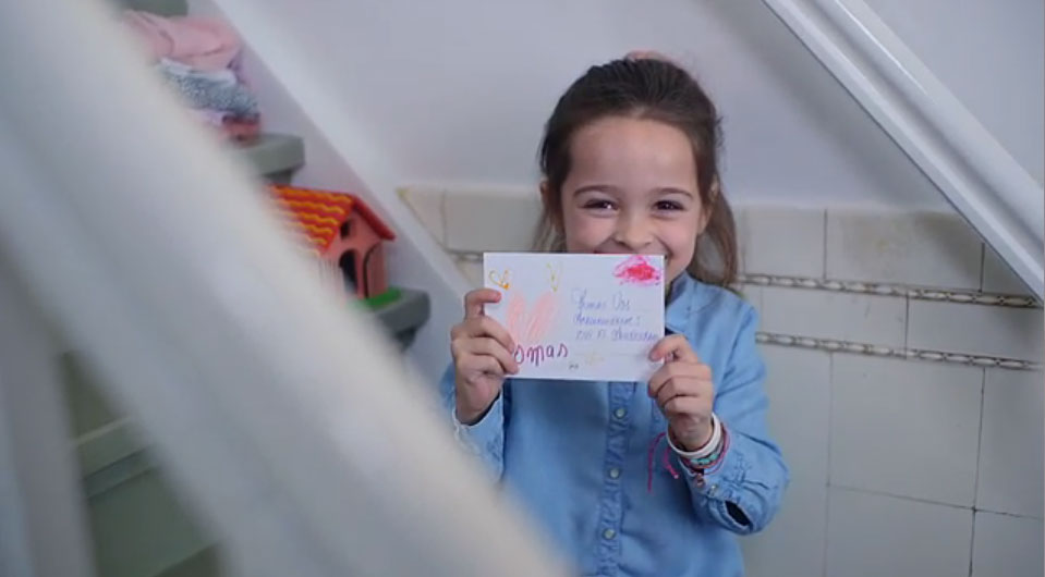 밸런타인데이, "우표 대신 립스틱 찍어도 배송"