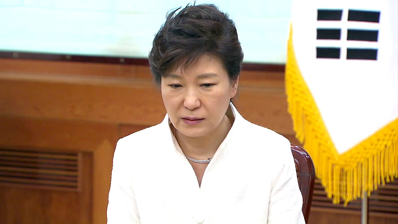 박 대통령 측, 이재용 구속 '당혹'...방어 논리 '전념'