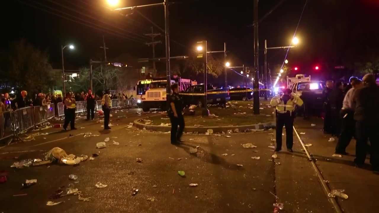 美 뉴올리언스 퍼레이드에 트럭 돌진...28명 부상