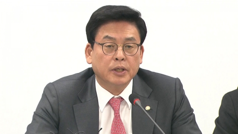 정우택 "문재인, 애매모호한 언사...사드 대안 명확히 밝혀야"