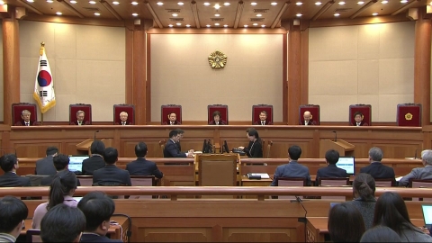  박근혜 대통령, 헌정 사상 첫 탄핵 대통령