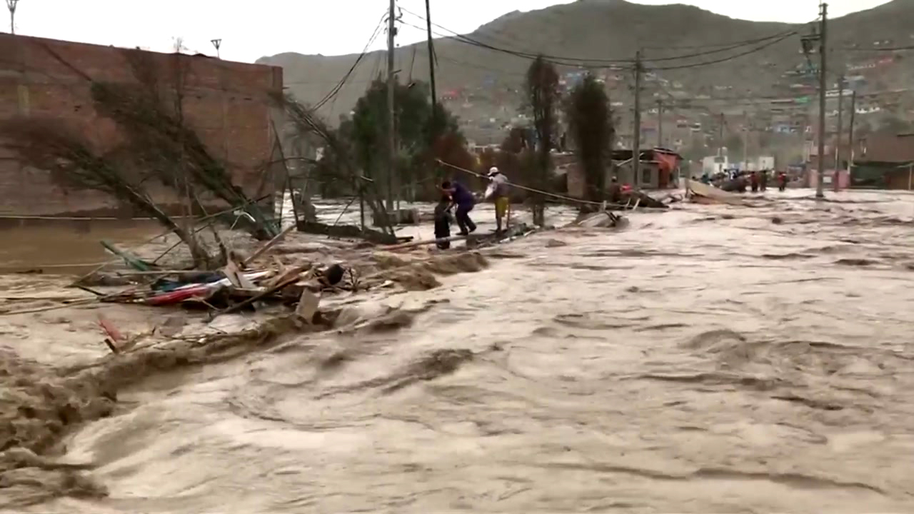 페루 홍수, 재난 상황으로...국토 절반 비상사태 선포