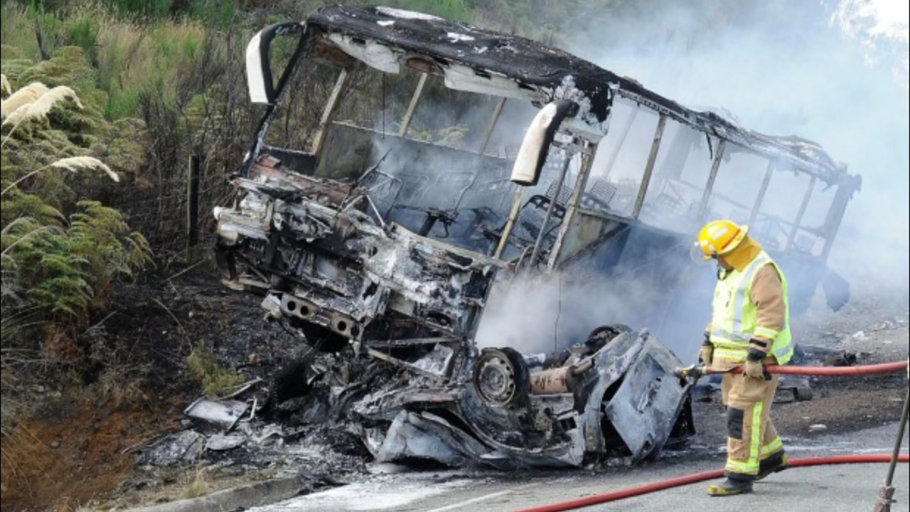 뉴질랜드 한국인 관광버스, 승용차와 충돌...3명 사상
