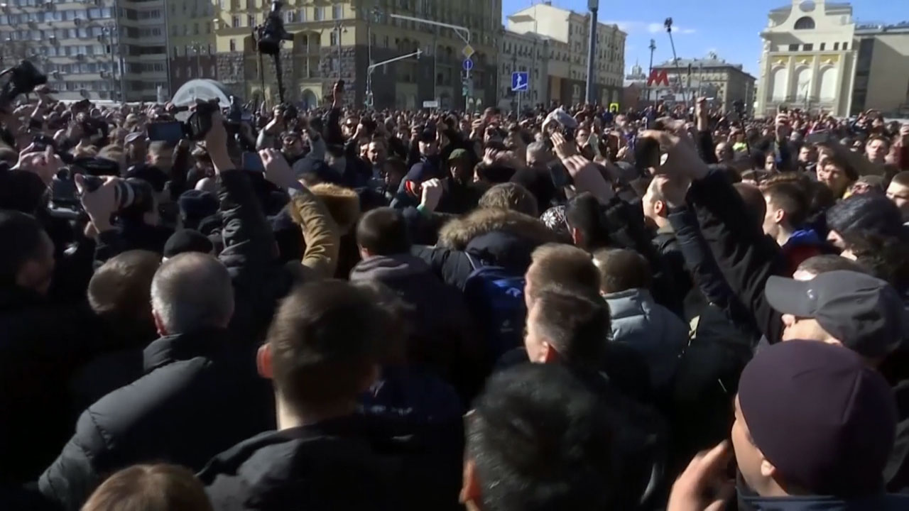 러시아, 총리 부정 축재 조사 촉구 반정부 시위
