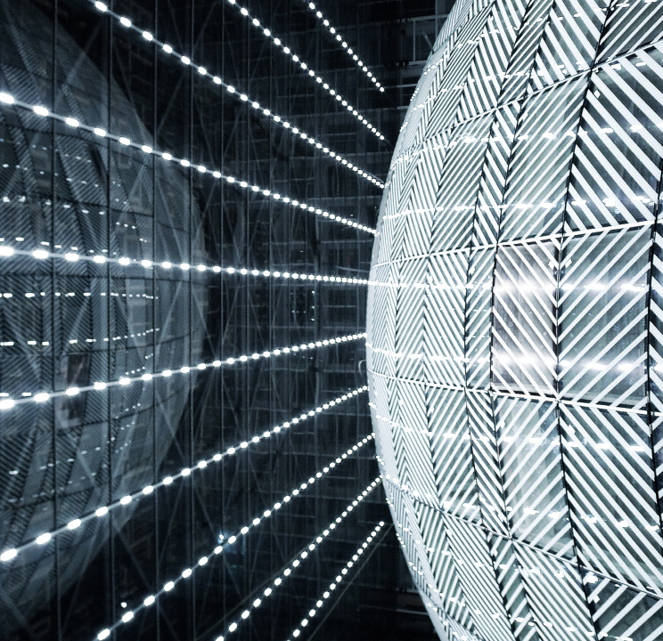 〔안정원의 디자인 칼럼〕 거대한 알을 품은 공간, 유럽연합을 밝히는 투명한 유리 램프 2