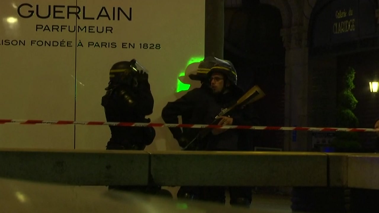 파리 샹젤리제 총격전...용의자·경찰 사망
