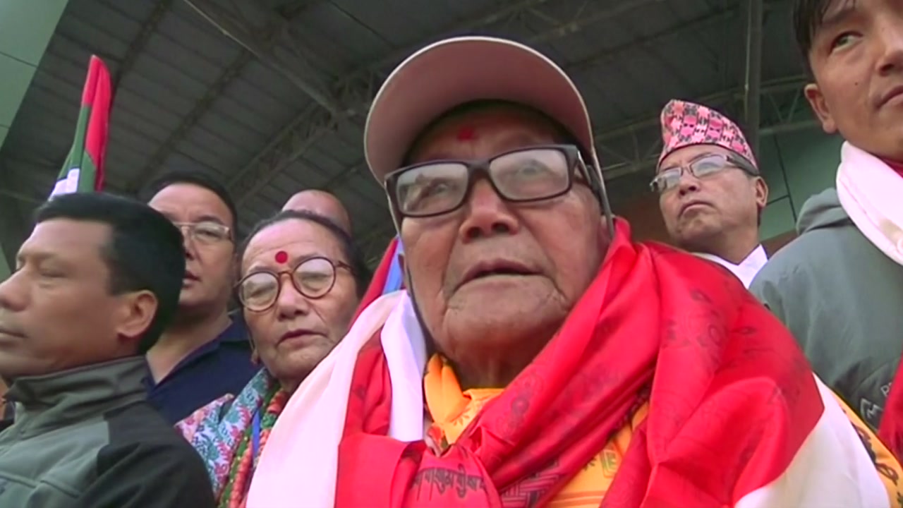 '에베레스트 최고령 등정' 재탈환 시도 86세 산악인 사망