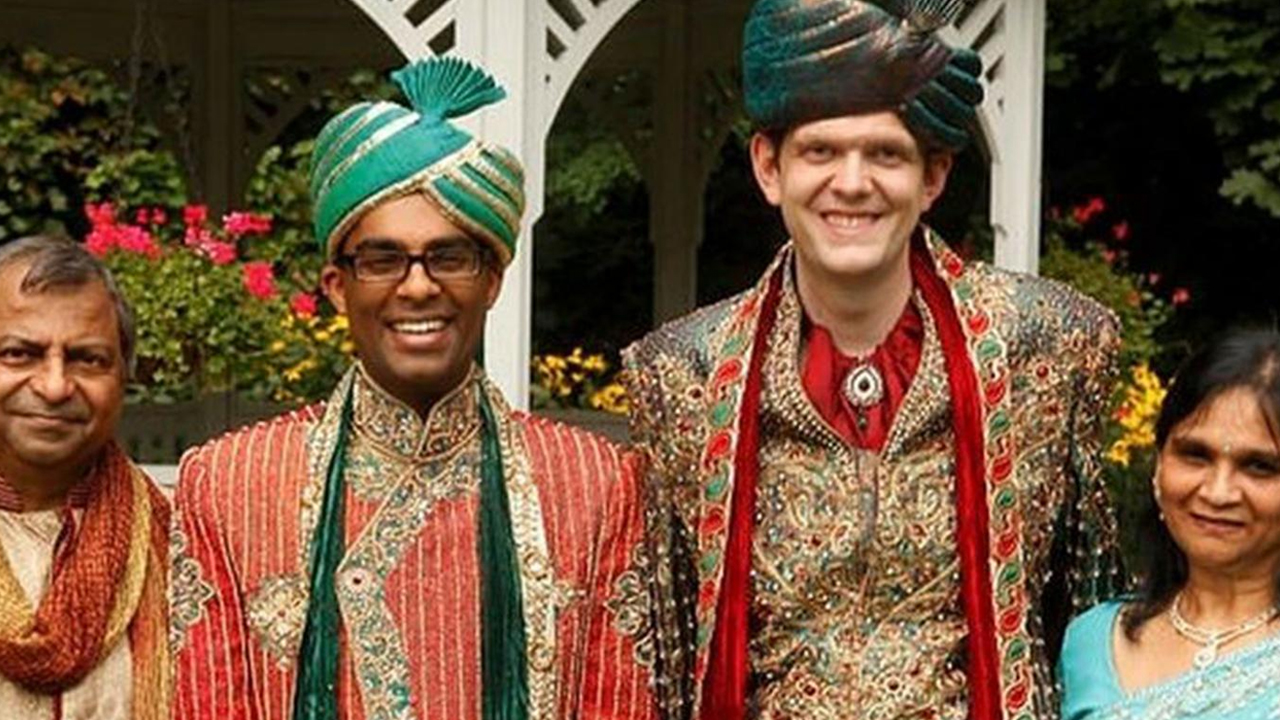 동성애자 아들에게 전통 결혼식 올려준 인도 부부