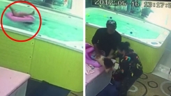 '1분 혼자 뒀다가'...튜브 뒤집혀 죽을 뻔한 아기