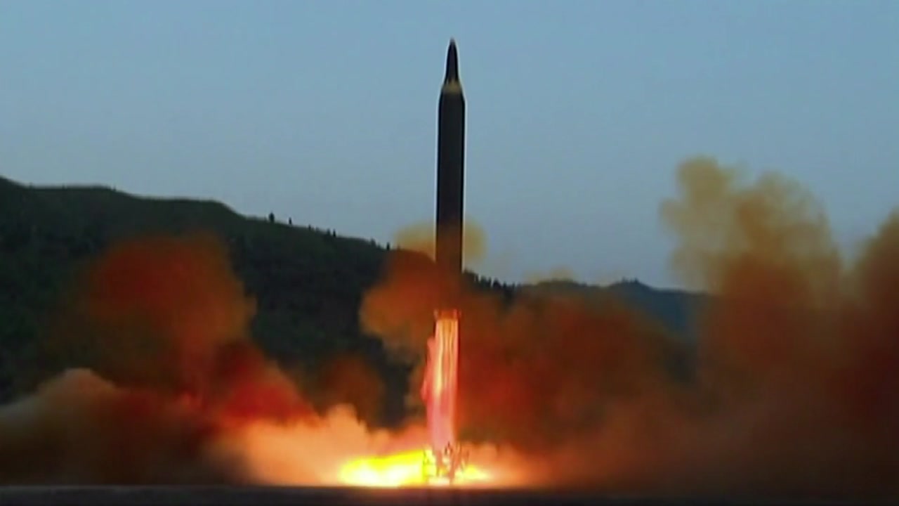 美 관리들 "北 KN-17 미사일, 대기권 재진입 성공"