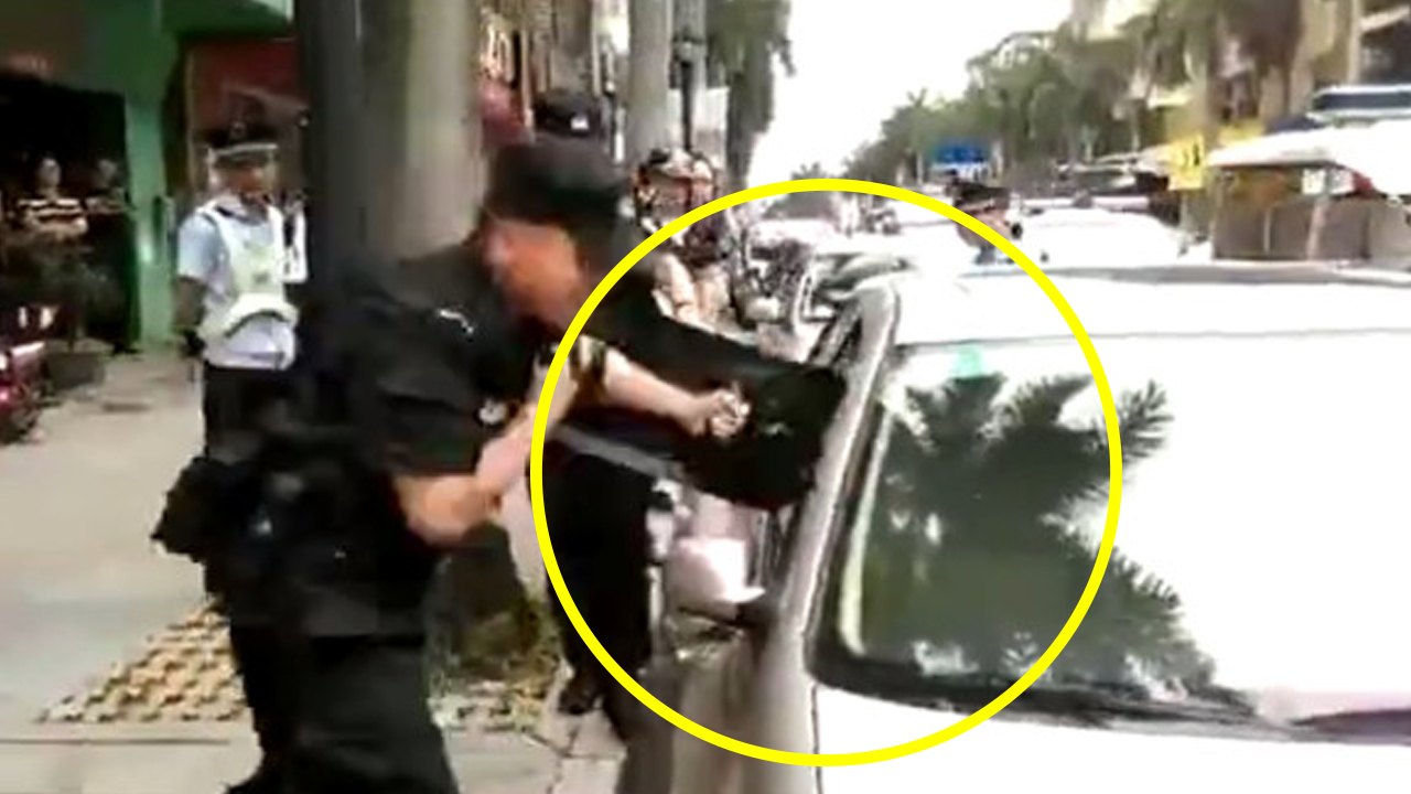 한 살배기 차에 놔두고 쇼핑한 부모... 경찰 유리창 깨 구조