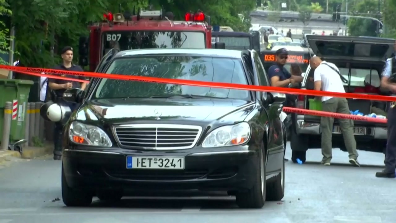 파파데모스 전 그리스 총리, 차량 폭발로 중상