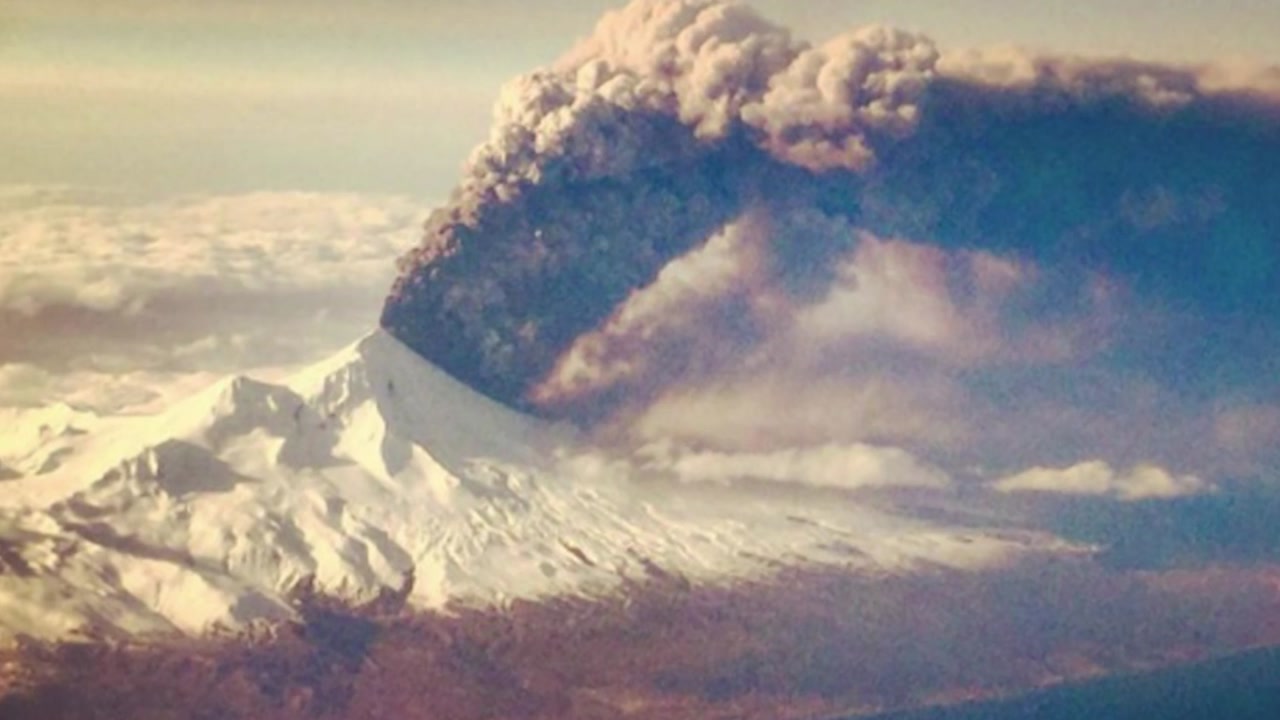 美알래스카 화산 폭발...항공운항 적색 경보
