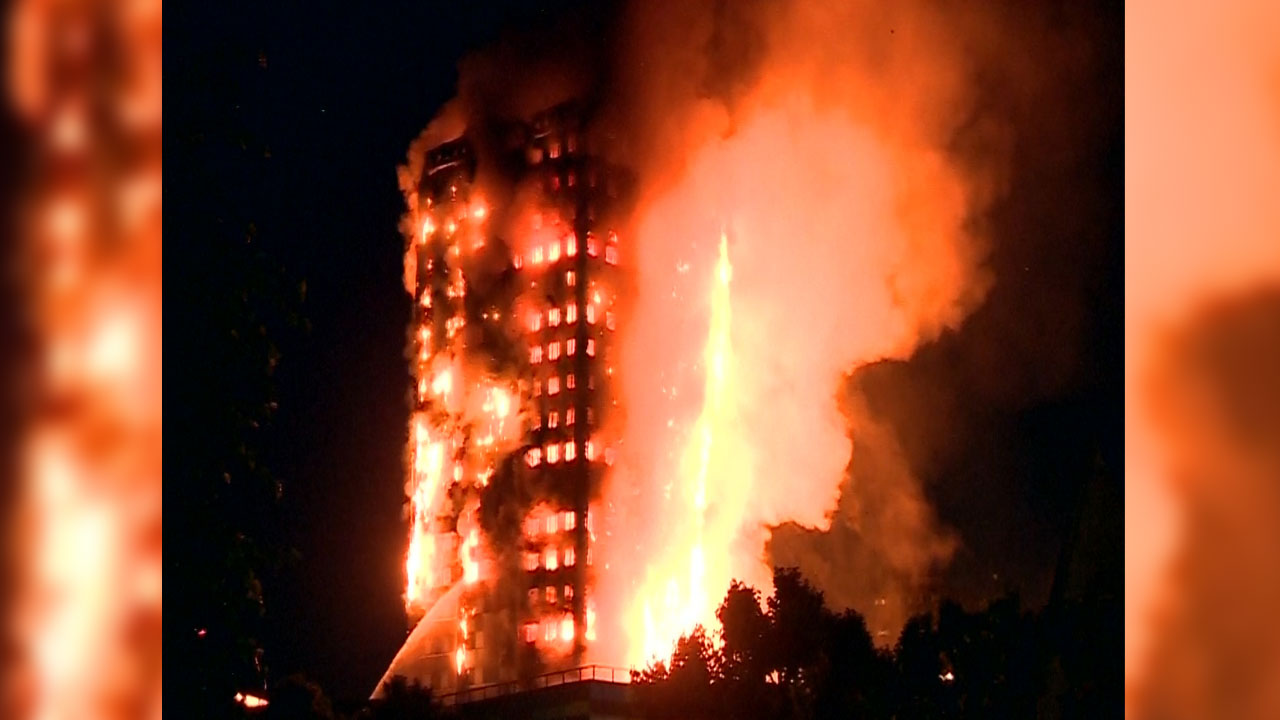 영국 런던 고층 아파트 대형 화재...인명피해 우려