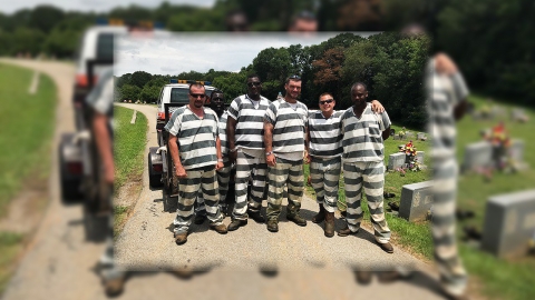 탈옥 대신 교도관 구조 택한 6명의 재소자 화제